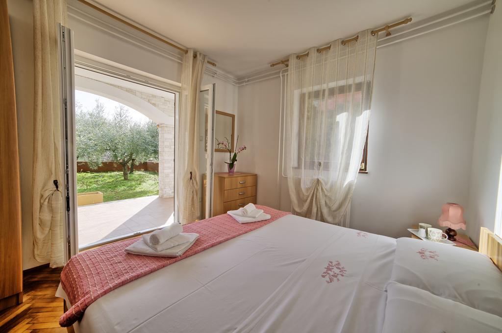 Apartments Mirella Novigrad Istria Esterno foto