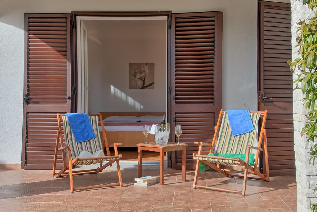Apartments Mirella Novigrad Istria Esterno foto
