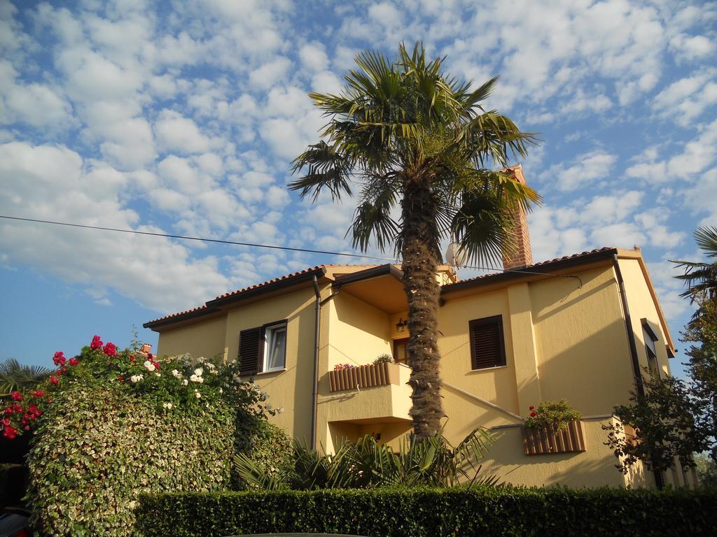 Apartments Mirella Novigrad Istria Esterno foto